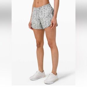 Lululemon Tracker Short V *4" inseam in City Breeze Alpine White Multi, Size 12
